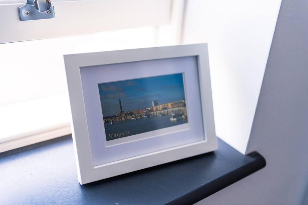The Sunset Apartment - Margate Beach - By Goldex Coastal Breaks ภายนอก รูปภาพ