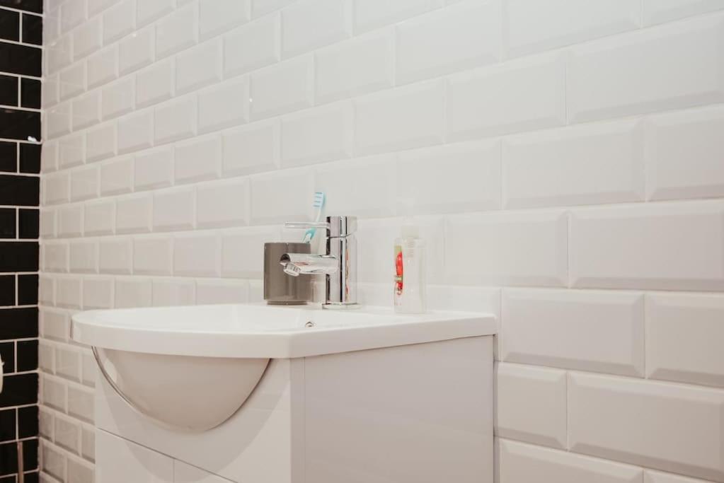 The Sunset Apartment - Margate Beach - By Goldex Coastal Breaks ภายนอก รูปภาพ