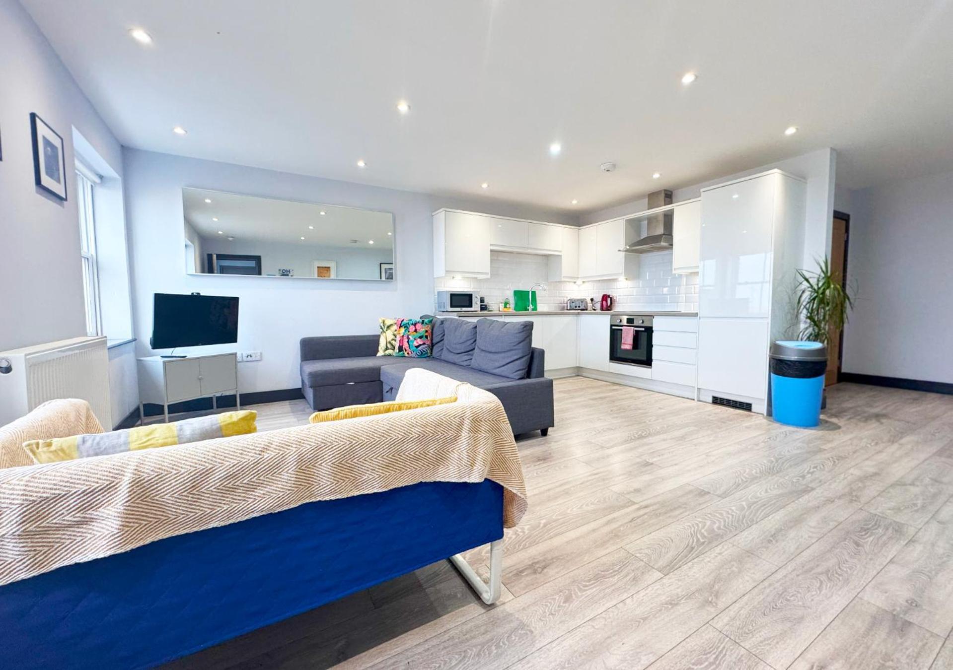 The Sunset Apartment - Margate Beach - By Goldex Coastal Breaks ภายนอก รูปภาพ